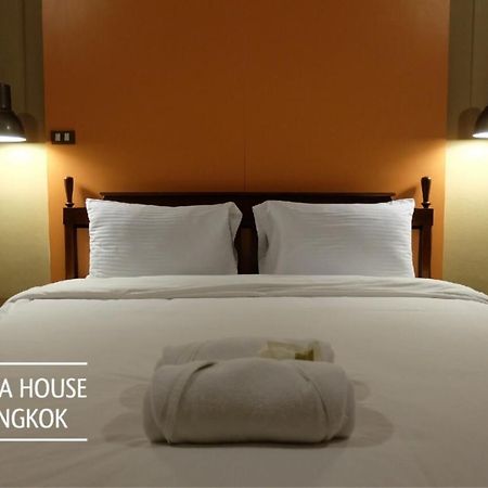 Issara House Bangkok Hotell Exteriör bild