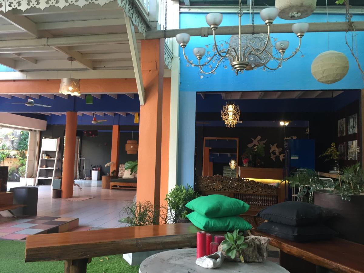 Issara House Bangkok Hotell Exteriör bild