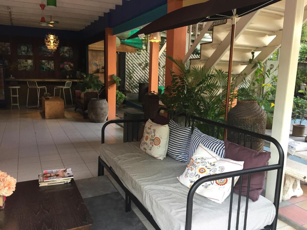 Issara House Bangkok Hotell Exteriör bild