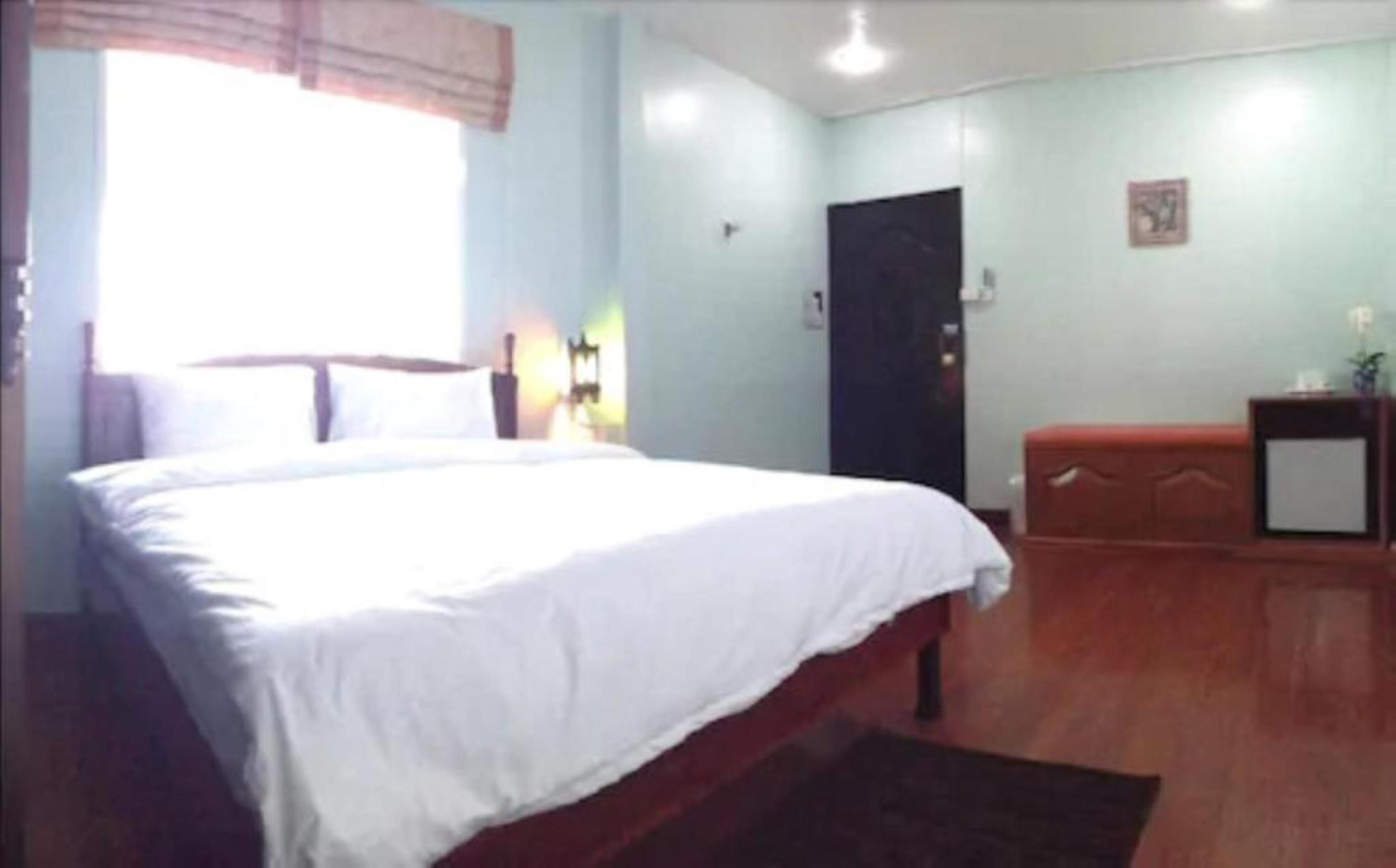 Issara House Bangkok Hotell Exteriör bild