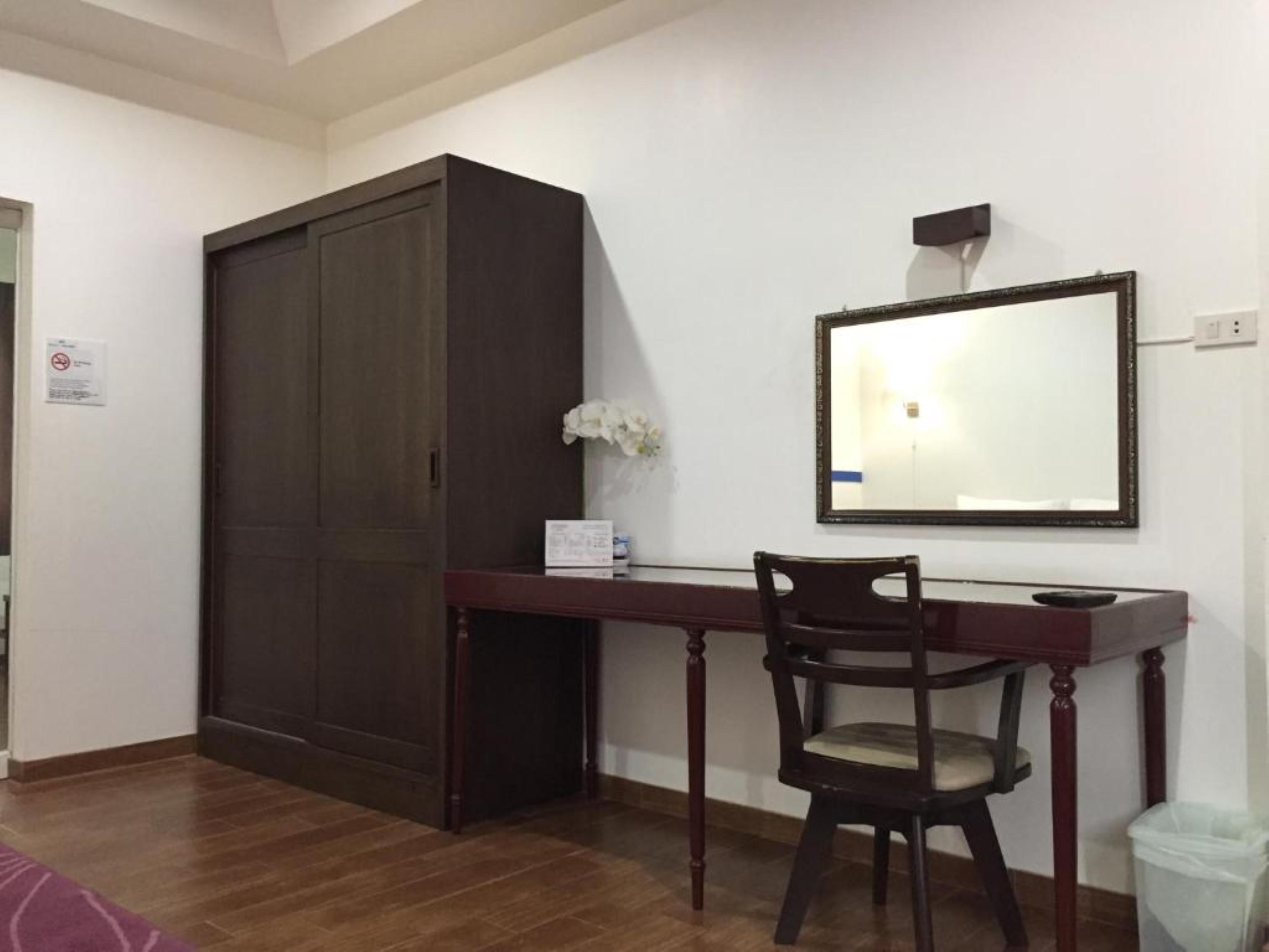 Issara House Bangkok Hotell Exteriör bild